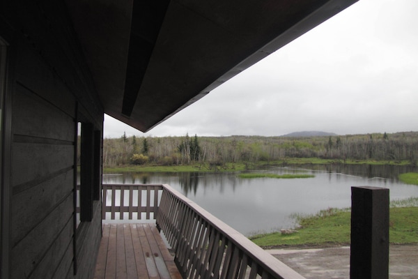 This cabin is so private and perfectly picturesque, lovely and peacefull 