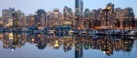 Stanley Park featuring a bay or harbor, a city and a skyscraper