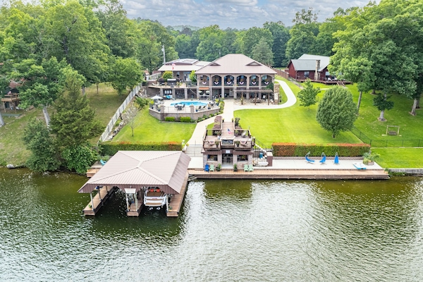 LAKESIDE VIEW OF DOCKZILLA